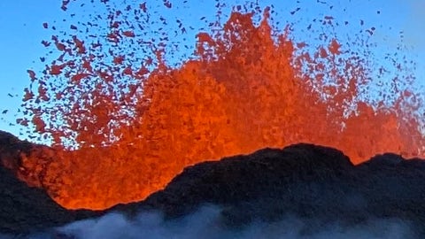 Lava flow threatens to cutoff main thoroughfare on Hawaii’s Big Island