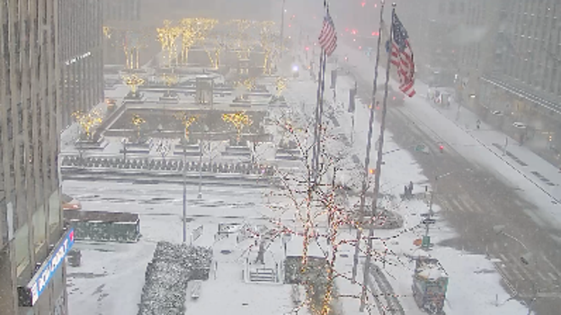 Heavy snow hitting New York City right now