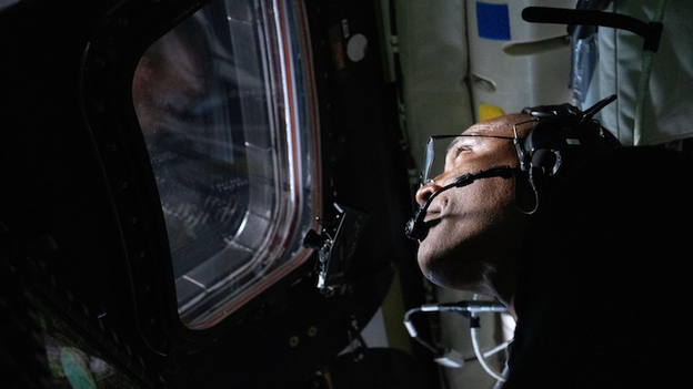 Orion completes critical burn despite brief communications glitch