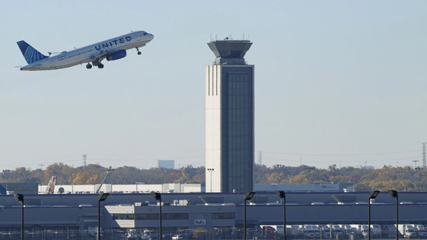 Massive delays reported amid severe weather at Chicago O'Hare Airport