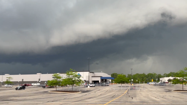 Ominous shelf cloud looms over Michigan before violent storms strike