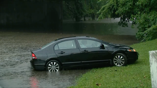 Dramatic live camera shows car trapped in deep floodwaters on Bronx River Parkway