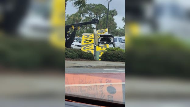 Waffle House sign crashes onto parked cars as Bertha's winds sweep through Florida