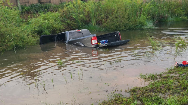 Florida National Guard Soldiers rescue occupants from submerged car