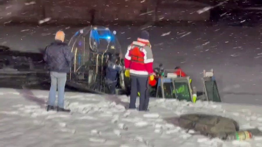 Car crashes into icy Potomac River in Washington, DC