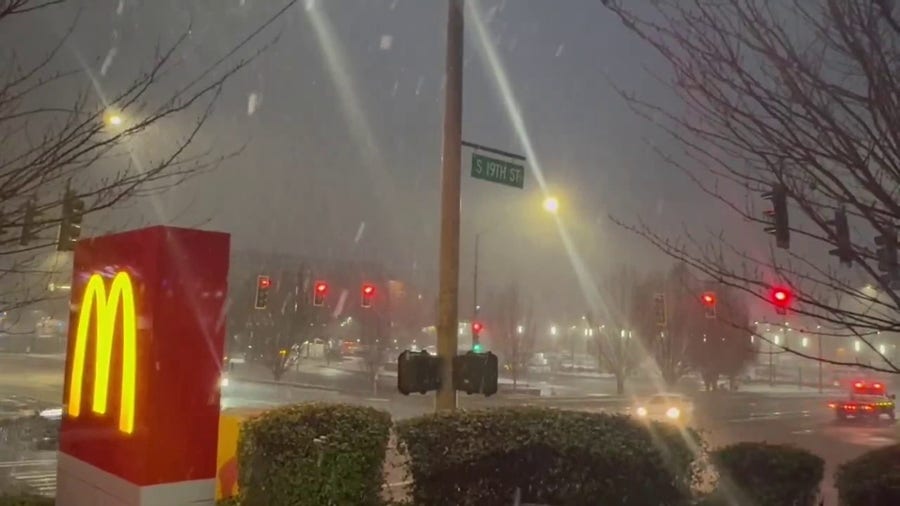 Snow Sunday evening in Tacoma, WA, part of multi-day Atmospheric River