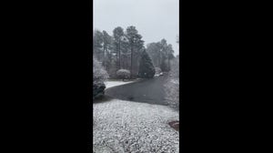 Snow creates pretty scene in Richmond, Virginia 