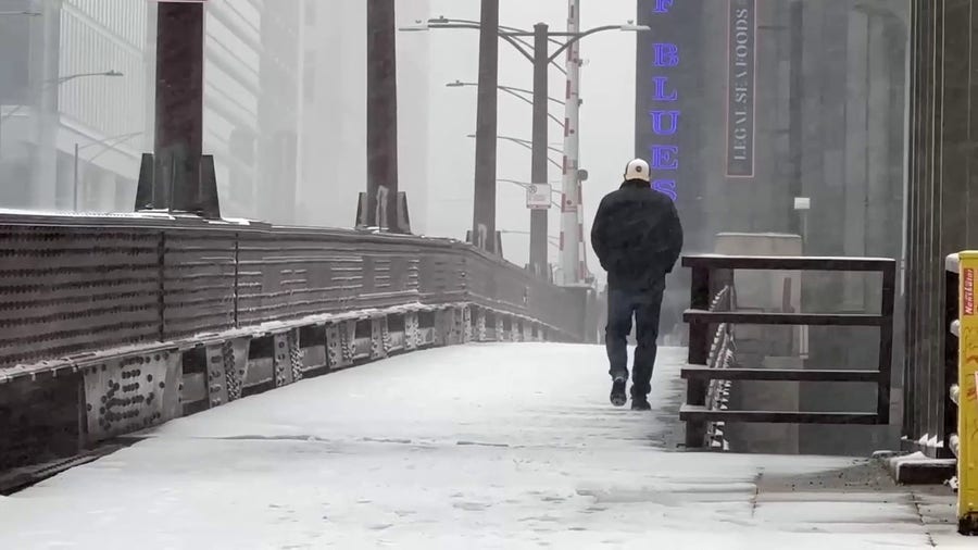 Snow, wind pick up in Chicago on Wednesday