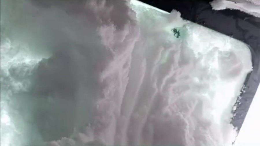 Video captures moment worker is buried under avalanche in Turkey 