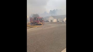 Smoke fills South Carolina neighborhood as crews work to fight wildfires