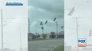 Wind rocks traffic lights in Saint Charles 