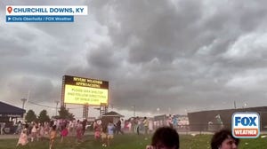 Kentucky Oaks attendees scramble as storm moves in