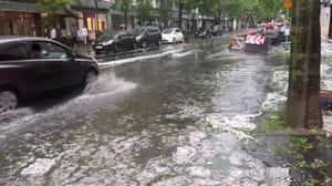 Video: Hailstorm strikes Paris