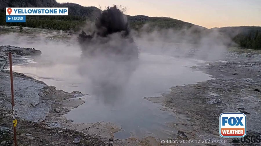 Eruption at Yellowstone National Park caught on camera