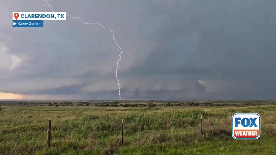 Watch: Lightning flashes, thunder rumbles during severe thunderstorms in Texas