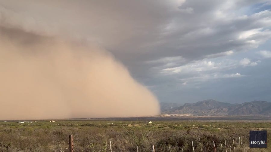 A large haboob dwarfs the Dragoon Mountains amid a dust storm