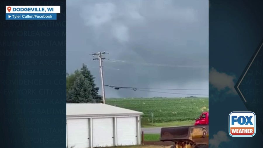 Wisconsin tornado seen from Dodgeville during severe storms