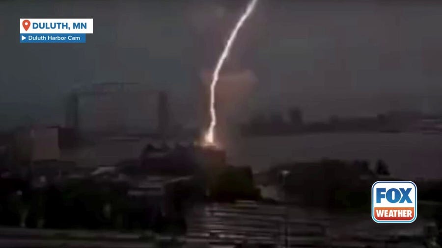 Lightning strike caught on camera on Great Lake