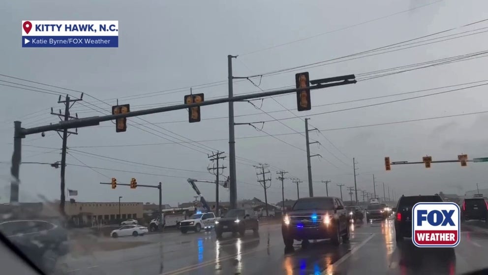 Una tormenta costera fortalecida del Atlántico medio condujo a cortes de energía en Kitty Hawk, Carolina del Norte, el 15 de septiembre de 2025.