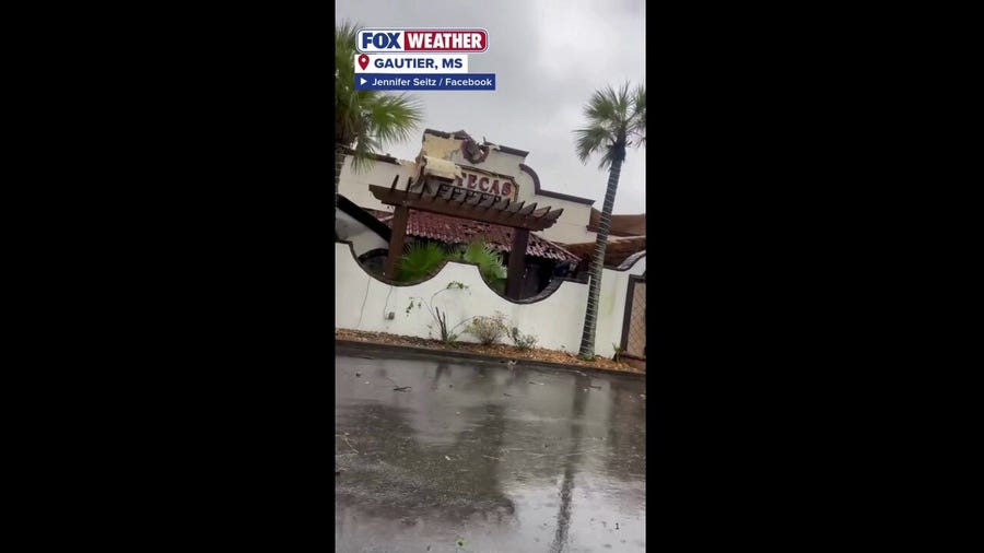 Heavy rain and strong winds lash throughout parts of Mississippi