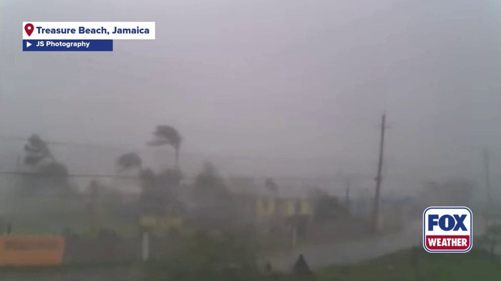 Video shows the powerful winds from Category 5 Hurricane Melissa blasting Treasure Beach, Jamaica about one hour before landfall on Oct. 28, 2025.