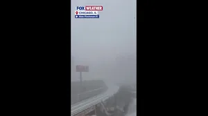 Snow squalls hit downtown Chicago