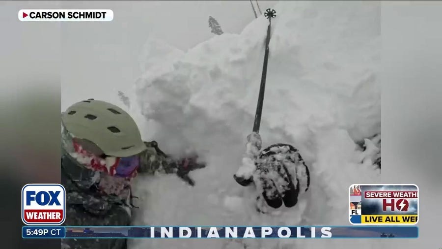 Two skiers rescue a man trapped in snow 