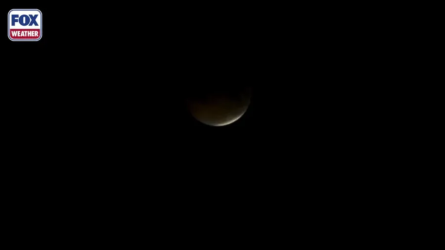 Timelapse: Total lunar eclipse over U.S.