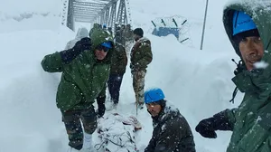 Massive avalanche buries dozens in India