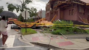 Ferocious winds cause damage to building in Washington, D.C.