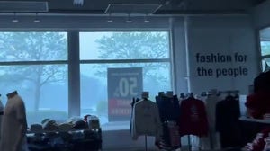 Power flickers out as severe thunderstorm sweeps southeastern Pennsylvania