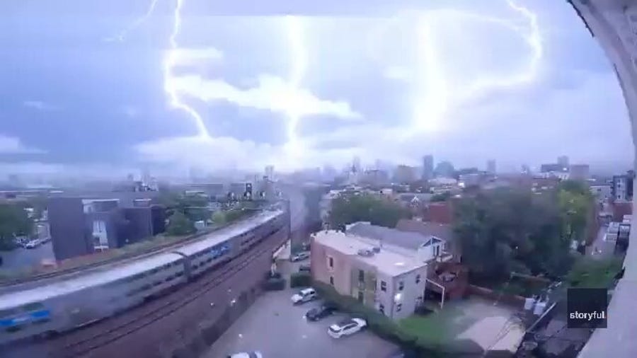 Triple lightning strike sends jolt through Chicago skyline
