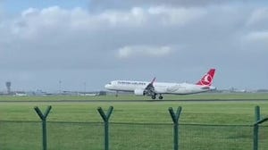 Planes abort landing during Storm Amy in Dublin