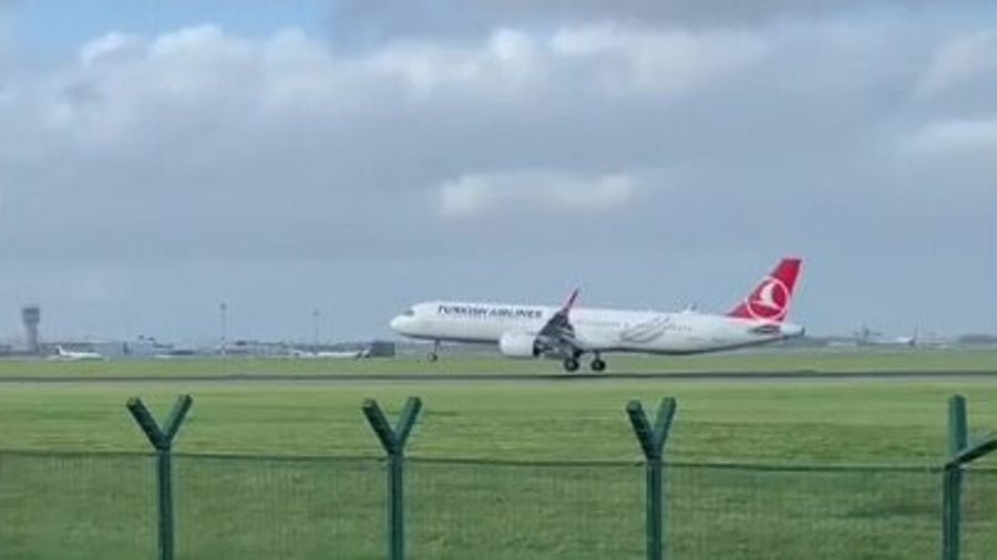 Planes abort landing during Storm Amy in Dublin