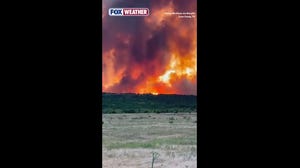 See it: Towers of thick smoke engulf Palo Pinto, Texas skies amid raging Ross Fire