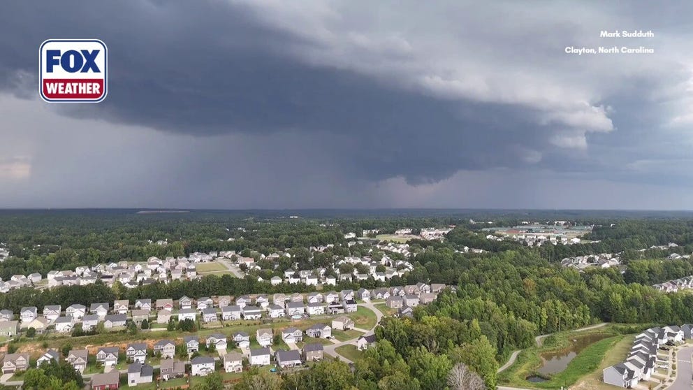 Massive shelf cloud looms over the sky outside Raleigh, North Carolina | Latest Weather Clips