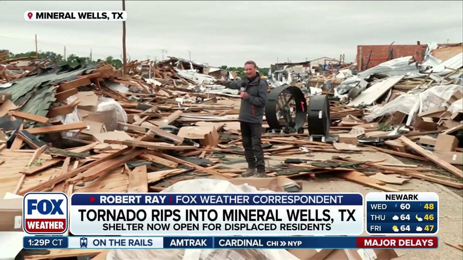  Powerful tornado rips through Texas city, causing damage and injuring at least 2 people 