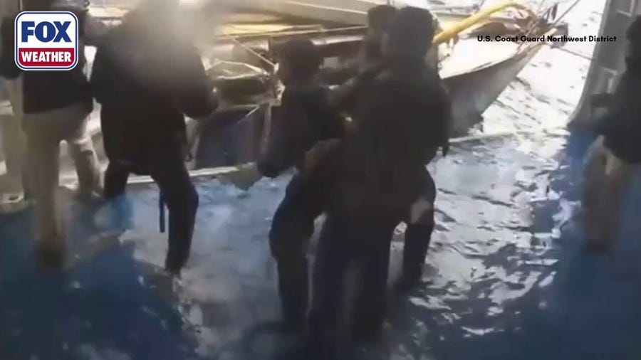 Watch: 30-foot waves, gale-force winds leave solo mariner stranded off Oregon coast