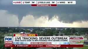 Live confirmed tornado moves through Effingham, Illinois