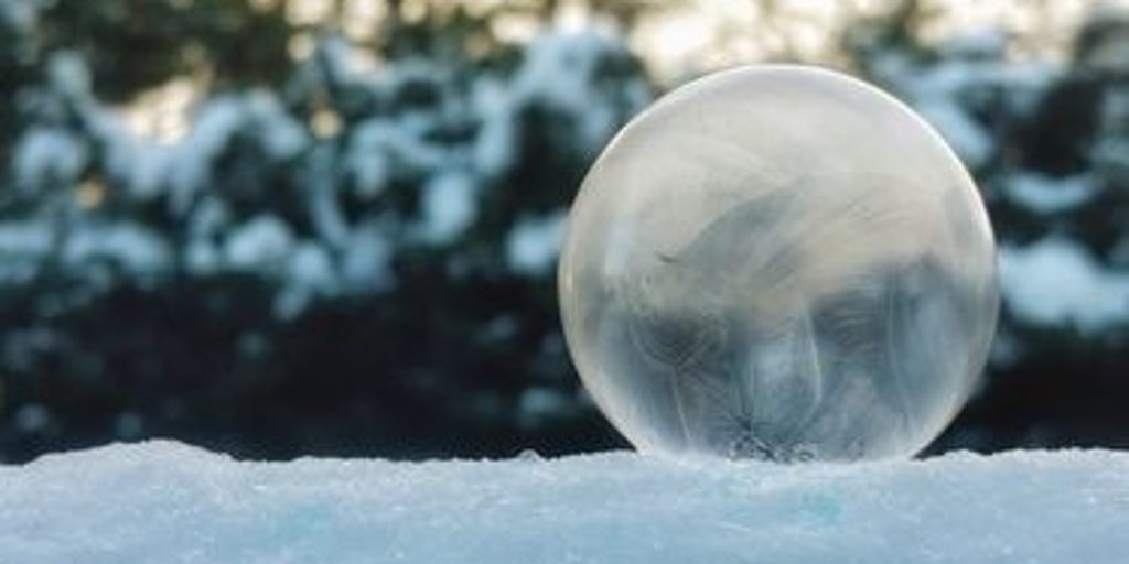 How to create remarkable frozen bubbles in winter