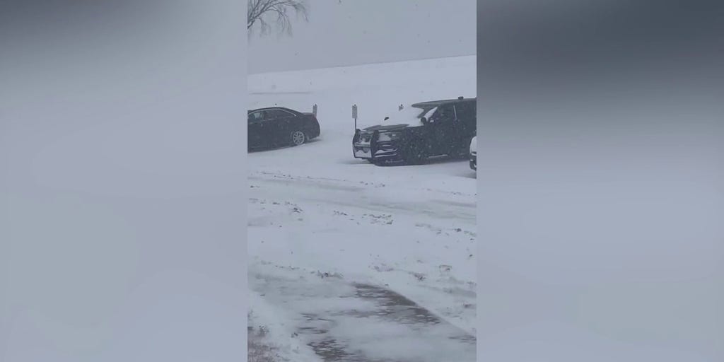 Intense amounts of snow fall in Johnson County, Kansas | Latest Weather ...