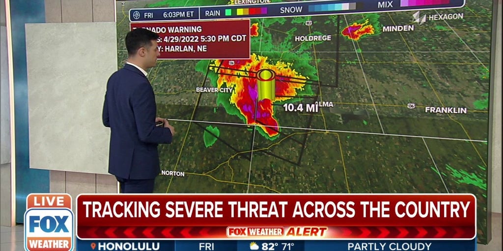 Tornadowarned thunderstorm moving through Alma, Nebraska Latest