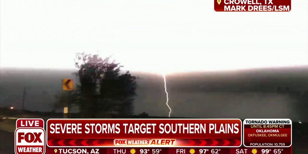 Dangerous storm has lightning flash across sky in North Texas Latest