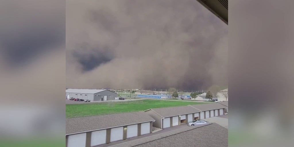 Watch Sioux Falls, SD engulfed in powerful dust storm due to intense winds Latest Weather