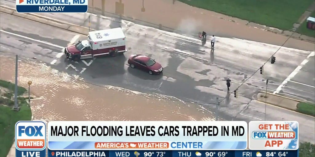 Cars trapped during flooding in Riverdale, MD Latest Weather Clips