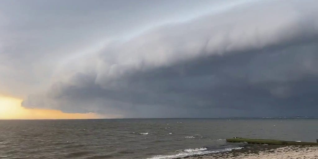 Large shelf cloud takes over North Truro, MA Latest Weather Clips