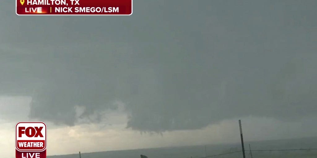 Wall cloud forms in Hamilton, Texas Latest Weather Clips FOX Weather