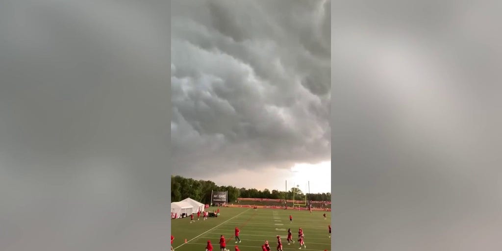 Severe weather rolls through KC Chiefs training camp Saturday, sends fans  home early