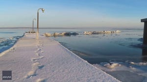 Large ice sheets on Lake Superior crack