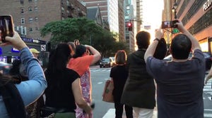 Manhattanhenge stuns crowds in New York City on Memorial Day